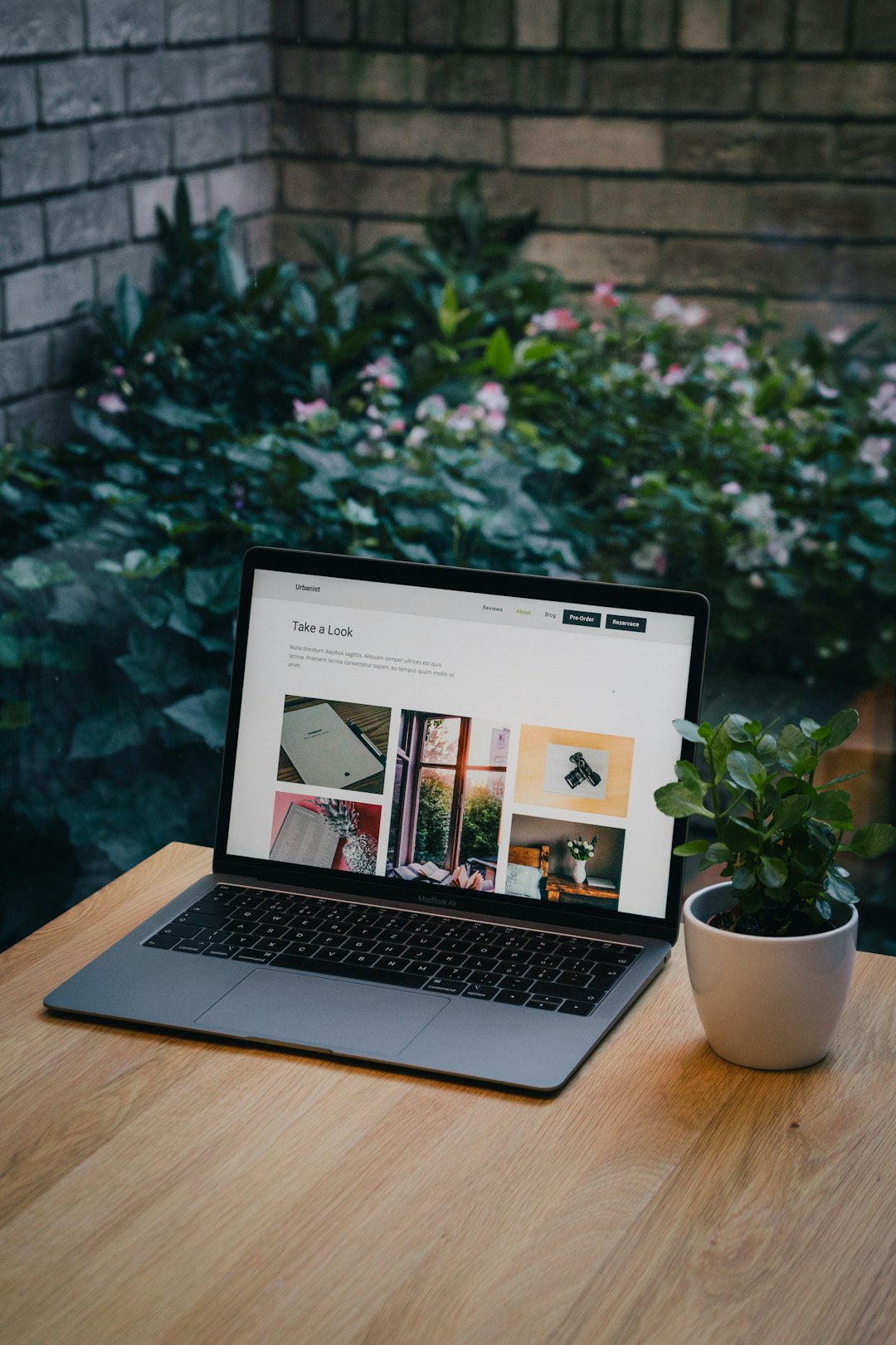 home-services-02 Present yourself as a professional with your new website. Create your own website on solidpixels.